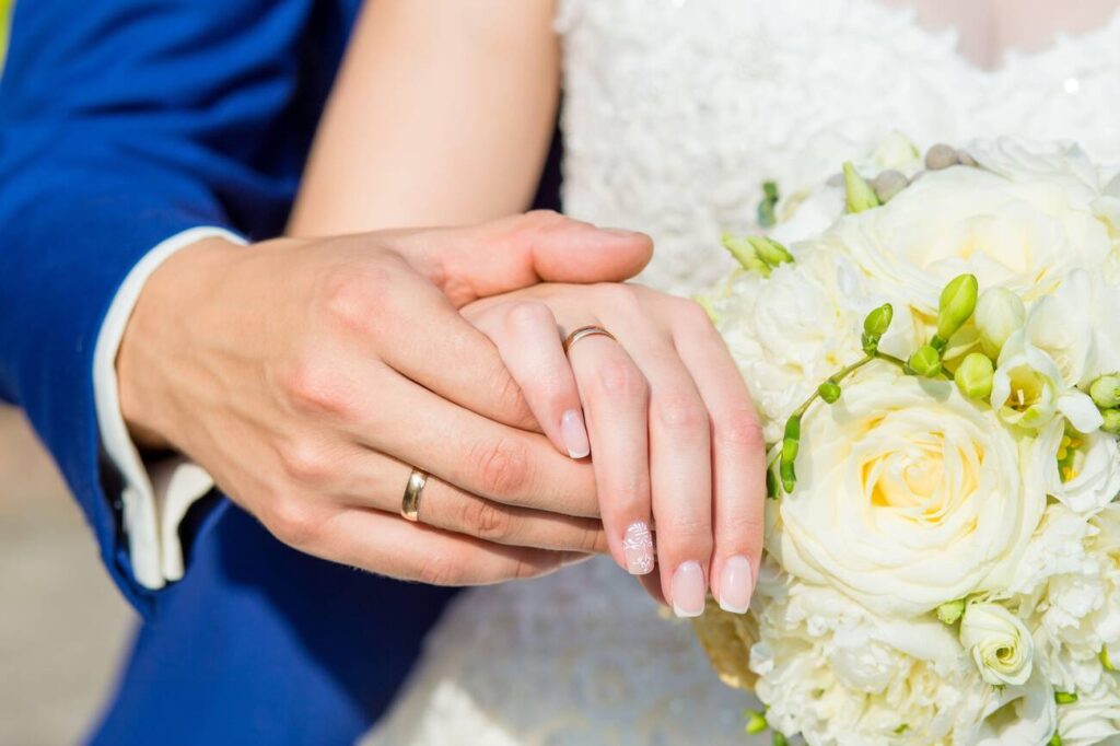 Matching-Wedding-Bands-for-Couples-A-Guide-to-Finding-the-Perfect-Pair